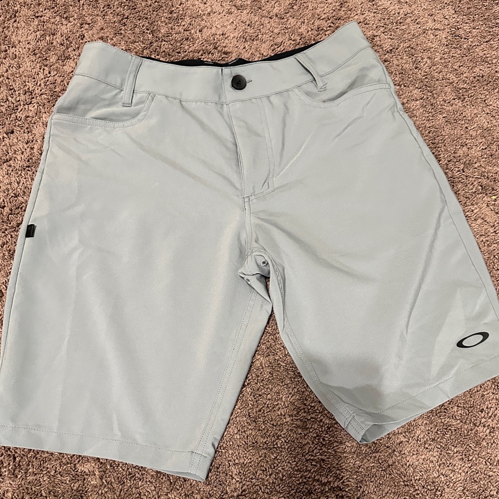 Men’s Oakley regular fit shorts!